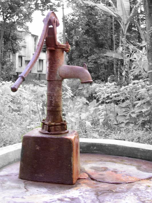 A rural handpump stained due to high levels of iron in the groundwater in South 24 Parganas district, West Bengal